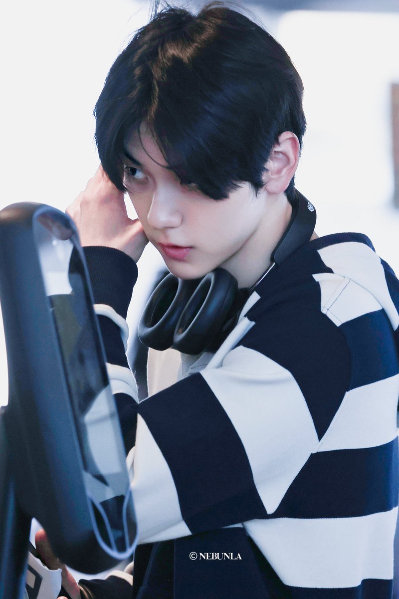 nebunla_'s tweet photo. 260817 출발

#수빈 #SOOBIN #スビン #TXT
#TOMORROW_X_TOGETHER 
#투모로우바이투게더 https://t.co/I6YAFv3TLf
