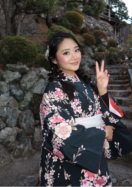 JasminTea4t's tweet photo. when in Japan, dress for the plot ⛩️✨ https://t.co/C0ez6KNK8Y