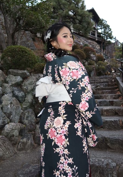JasminTea4t's tweet photo. when in Japan, dress for the plot ⛩️✨ https://t.co/C0ez6KNK8Y