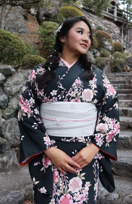JasminTea4t's tweet photo. when in Japan, dress for the plot ⛩️✨ https://t.co/C0ez6KNK8Y