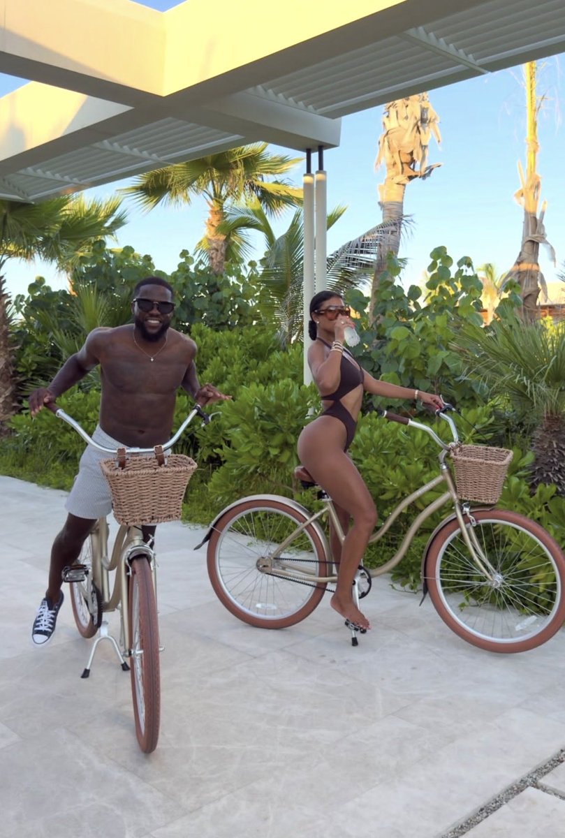 Just_Emma30's tweet photo. Kevin Hart's wife and his wife Eniko Hart have been together since 2009❤️ https://t.co/ivxCe4igte