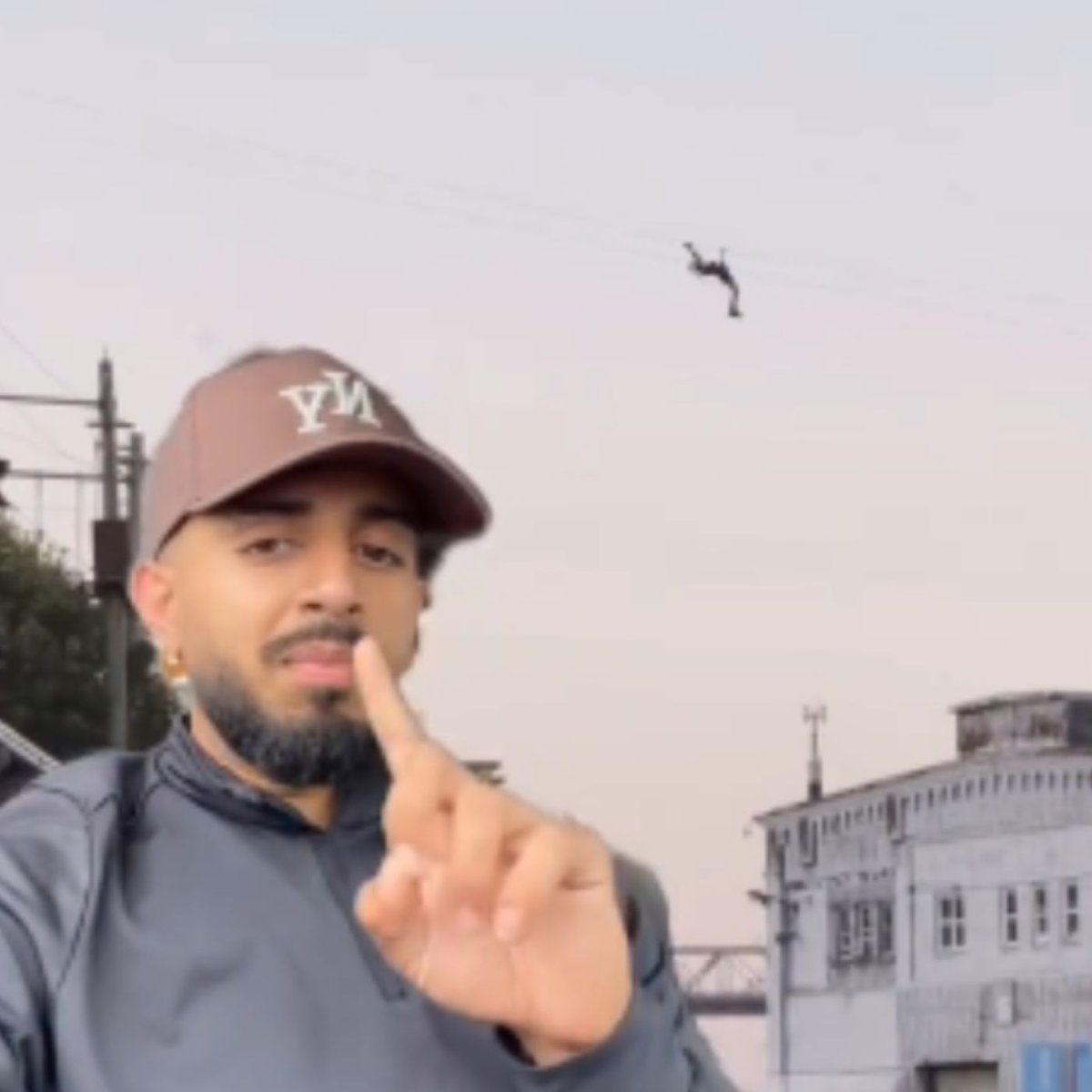Dexerto's tweet photo. A content creator charged a zipline business $300 CAD to remove a viral video falsely suggesting someone was stranded

Lovepreet Singh's video hit 1 million views in 24 hours and has denied the demand was extortion https://t.co/Lna5YXXmMW