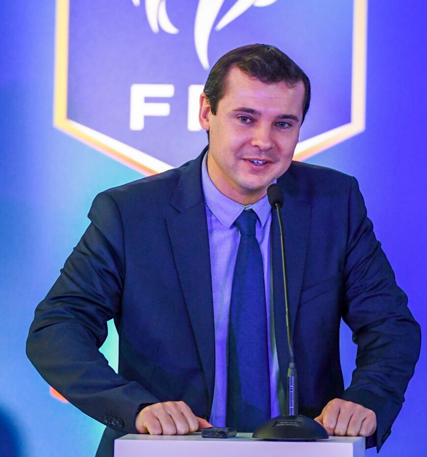 _BeFootball's tweet photo. 🚨🚨 Numéro 3 de la FIFA, LE FRANÇAIS KEVIN LAMOUR 🇫🇷 A ÉTÉ LICENCIÉ !!!! ❌😳

La raison ? Il est monté au front contre Infantino après son projet.

Sa déclaration 🗣️ : « Il s'agit du projet d'une seule personne. Non seulement ce projet ne doit pas aboutir... 

mais le moment est venu pour les dirigeants politiques du football de se poser les bonnes questions et de prendre les bonnes décisions. 

ET SI CELA SIGNIFIE QUE JE PERDS MON EMPLOI, QU'IL EN SOIT AINSI. »

(@TheAthleticFC)