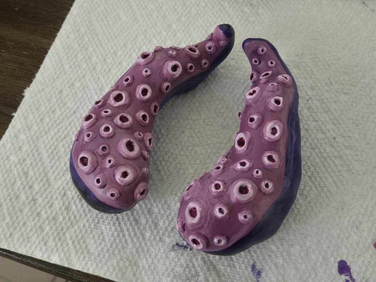 Zendis7's tweet photo. Finished one of my 5 projects I've been trying to work on! I got the horns done for a cosplay of Egg and Veiles. I'm really hoping it auctally turns out good. 
#vtuber #cosplay https://t.co/glKHFgVT3u