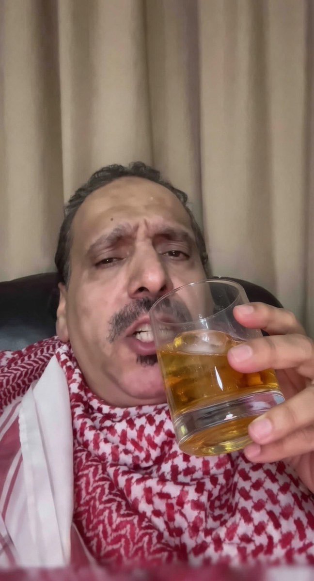 Turk_a13's tweet photo. @mbinaltheeb شكله يغرد ولا حوله ثلج يبرد على حلقه https://t.co/wRO1OEPHst