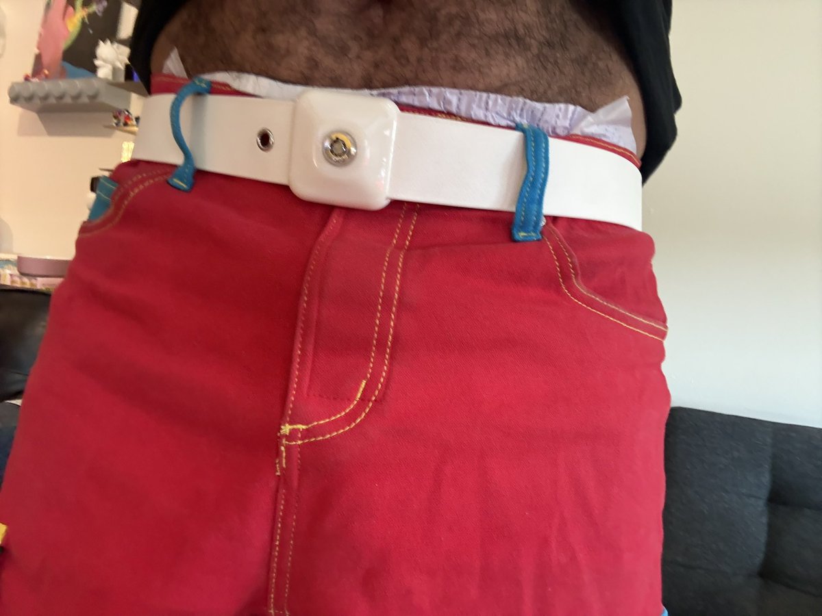 wannitbad's tweet photo. OMG! Got my order from @BeltBoltUK today! Cuffs, collar, and locking belt. They are AMAAAAZING! And SO well crafted! 10/10 DO recommend! Now I'm officially diapered &amp; denied. https://t.co/QZ1N25q22z