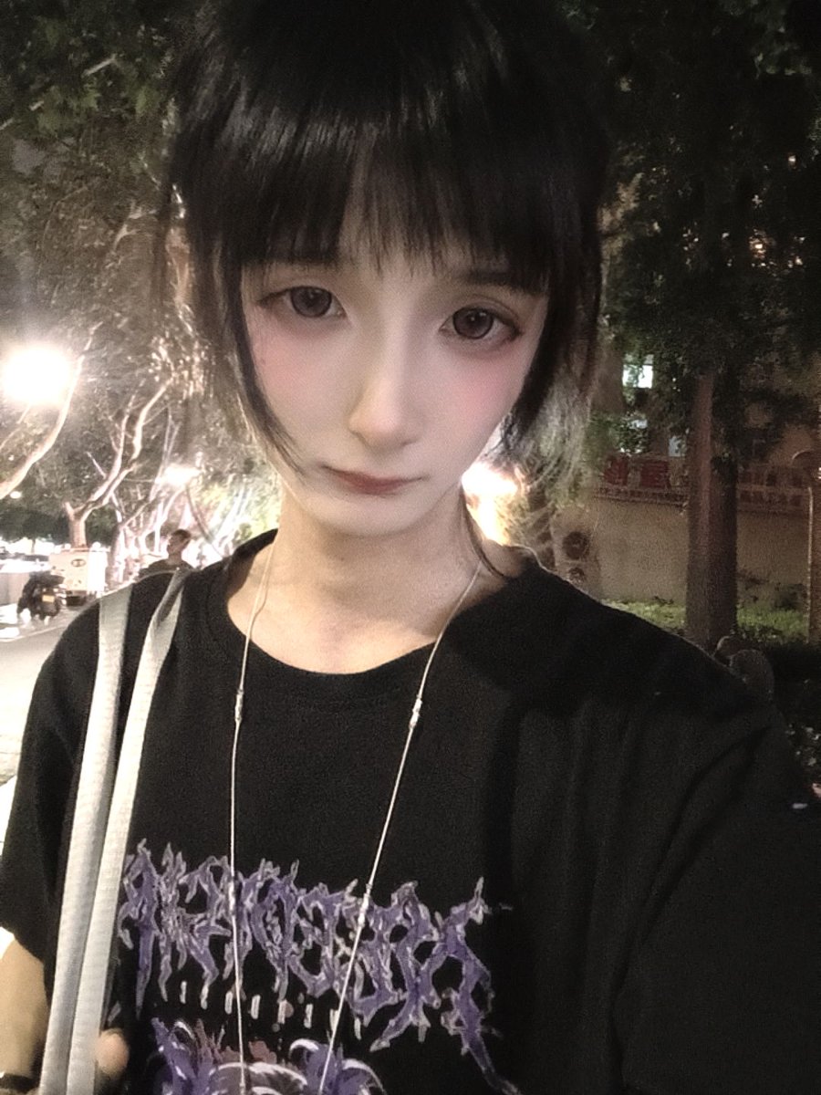sprout0405's tweet photo. 分享一些自拍 https://t.co/A49HQeKItp
