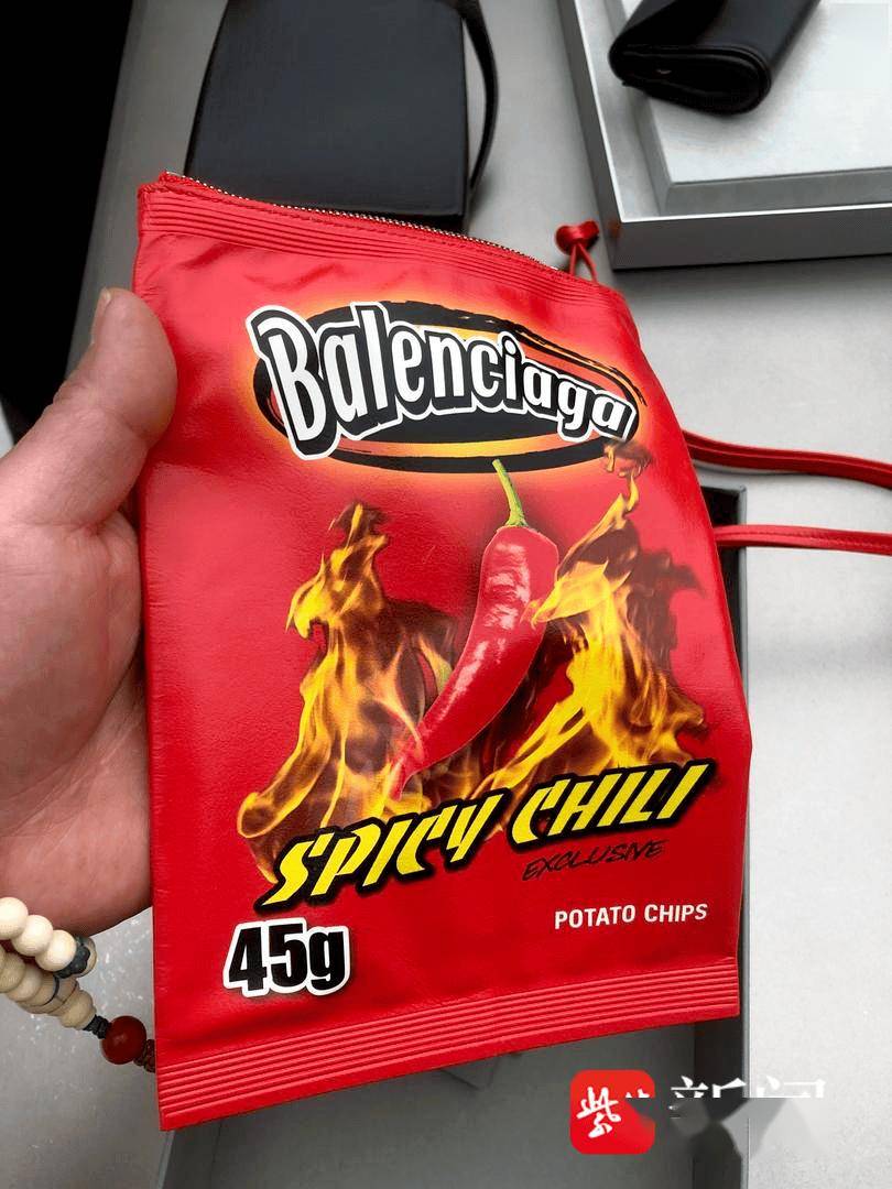 TMOTIONDAKROXSP's tweet photo. Just cracked open a bag of cheesy spicy chips  Sharing is caring—who wants a crunch https://t.co/ZSpYsvDuPX