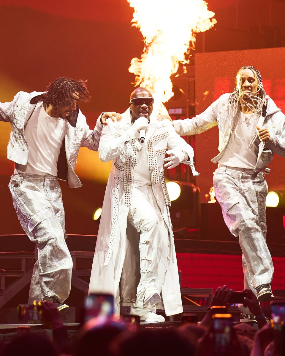 MGMExperiences's tweet photo. Hit after hit after hit. @NeYoCompound and @Akon took over MGM Grand Garden Arena on Friday night, and you sang every word. Swipe for the memories 🖤

📸 @powersimagery https://t.co/jRzAmyuvt0