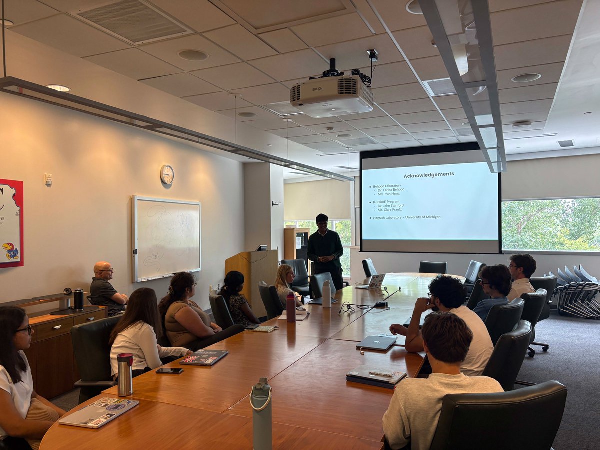 KansasINBRE's tweet photo. K-INBRE student scholars at the @KUMedCenter finished up their presentations on Friday and everyone did an AMAZING job! I realized too late that I should have taken a photo of each presentation...oops! 🙈 Good luck back at school! 📖👩‍🔬🎓 #research #Academics #ProfessionalGrowth https://t.co/4nSDtGVPrj