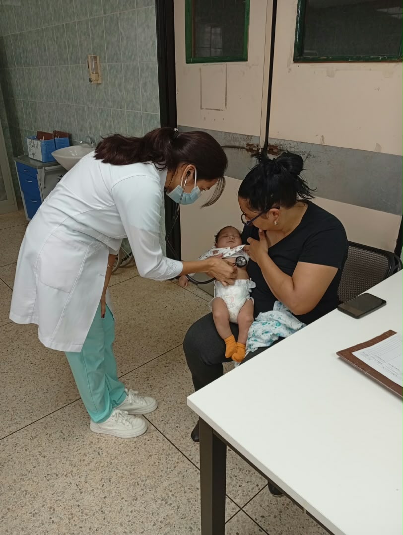 cubacooperaven's tweet photo. Desde el CDI Simón Bolívar (Municipio Casacoima, Estado Delta Amacuro), nuestra Brigada Médica ratifica su compromiso diario con la salud del pueblo venezolano. 🇻🇪🇨🇺

#CubaPorLaVida https://t.co/B61AGnno6I
