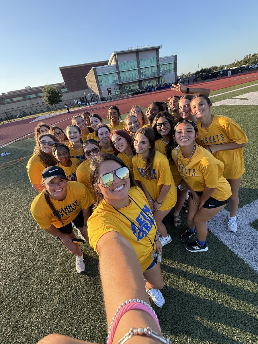 KleinSoftball's tweet photo. Meet the Bearkats was a success! https://t.co/aL29WQ7IQ4
