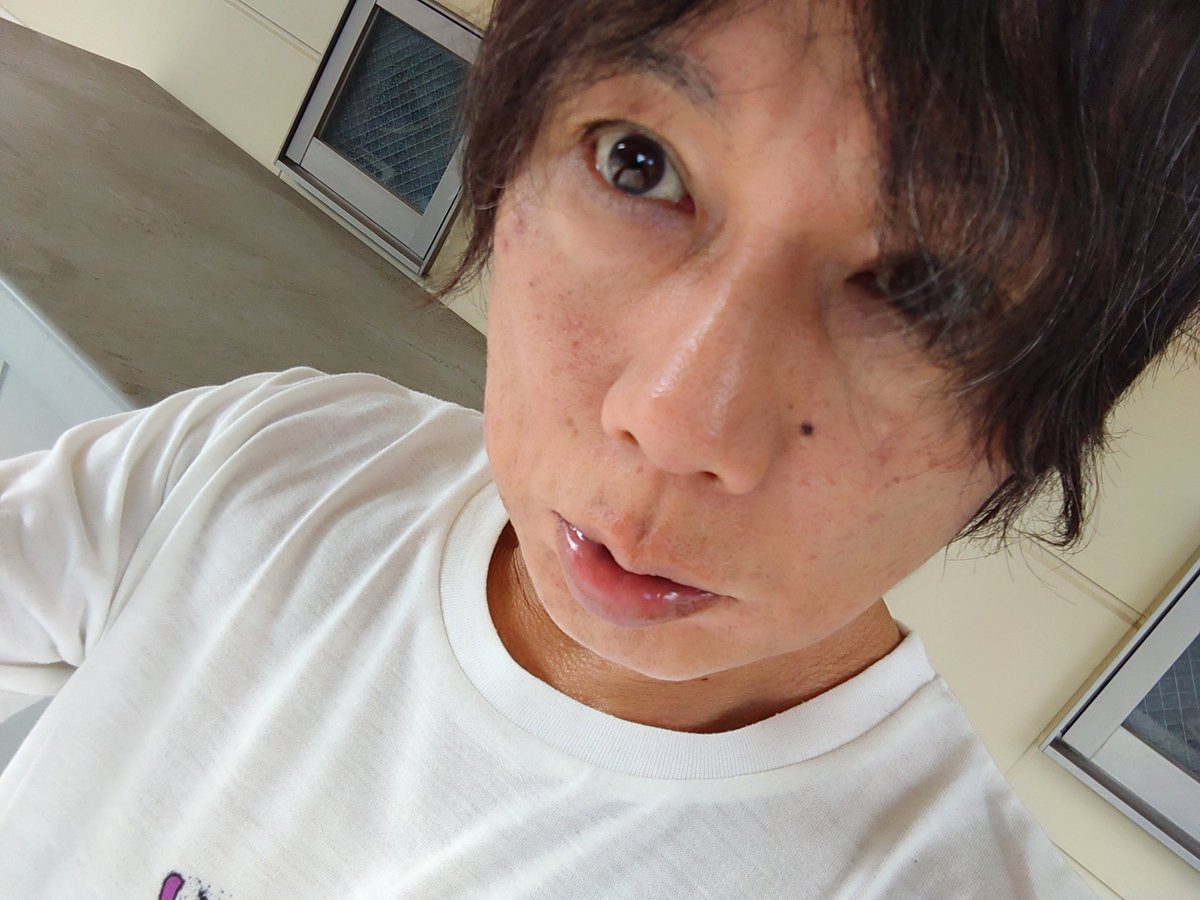 satoru16887's tweet photo. 夜勤明け〜湿気で髪がクルン…… https://t.co/v7ZAX6ZCcn