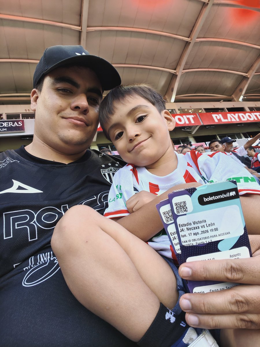 fabian14lyf's tweet photo. Listos un partido más gracias a el tío @playdoitmexico https://t.co/1OXQP00iGk