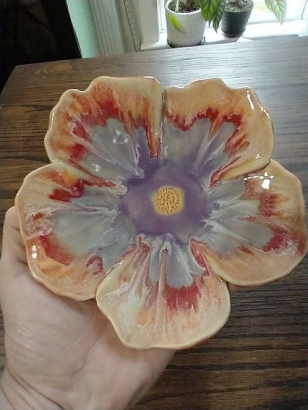 calmlivng's tweet photo. flower ceramics plates 🌸 https://t.co/b0qGXUERxv