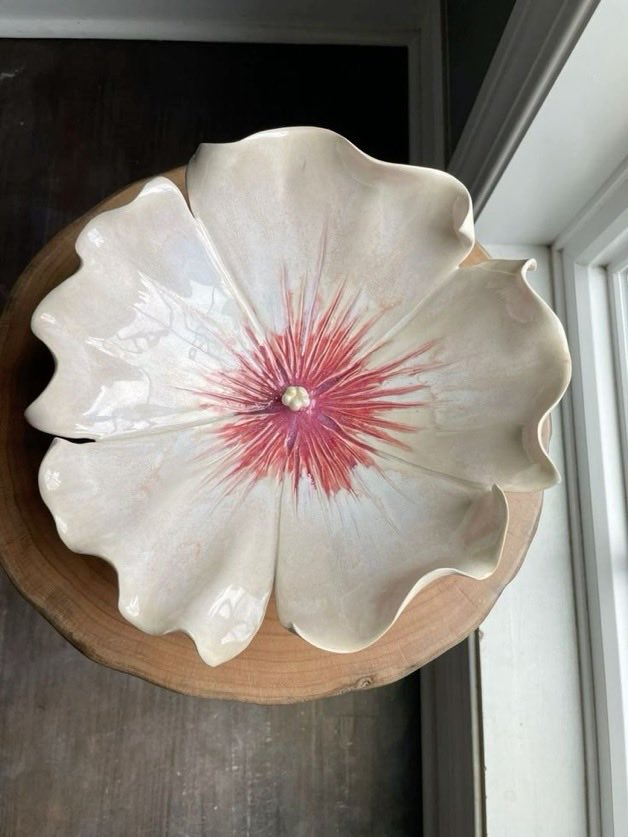 calmlivng's tweet photo. flower ceramics plates 🌸 https://t.co/b0qGXUERxv