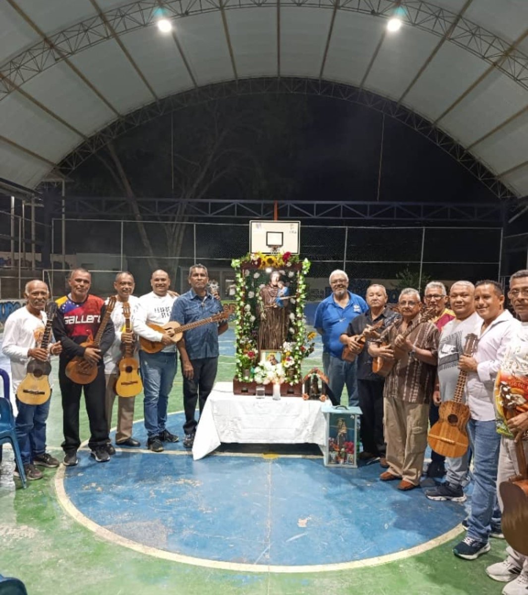 euaguilar's tweet photo. En la popular comunidad de San Francisco #Barquisimeto trabajamos arduamente por educar en Valores, Folklore y tradición. El Grupo Cultural San Fco tiene años sembrando valores para esa #TierraDeGracia que todos merecemos! https://t.co/oT2Rpn8qS6