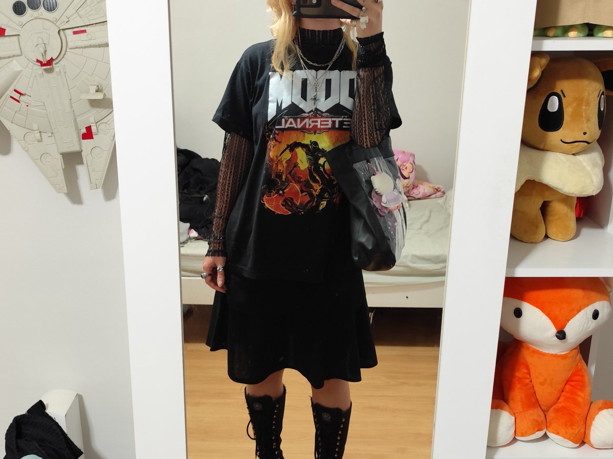 perfectweaponz's tweet photo. doom shirt at work ebaaa https://t.co/hrTKgacK4J
