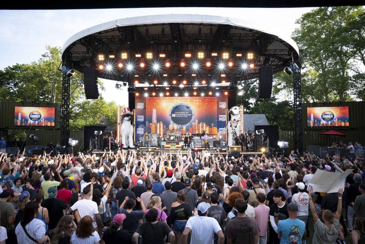 sublime's tweet photo. Summertime, and the livin’s easy in Central Park! ☀️ Thank you @GMA and all the amazing fans who kicked off the morning with us 🙌 https://t.co/GbiY2y3mUy