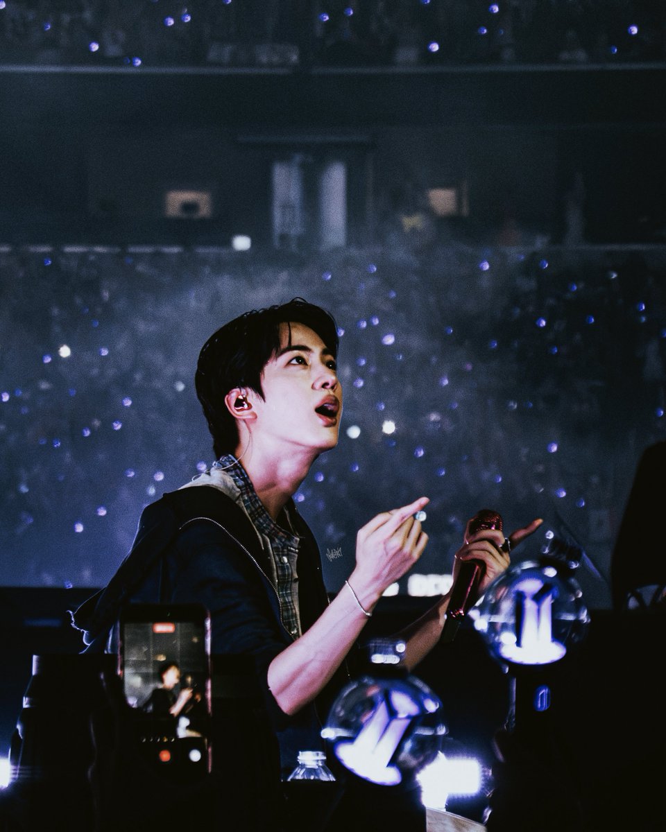 bambamstrash's tweet photo. firs bts in arlington post is up❤️‍🔥

@BTS_twt #BTS #BTS_ARİRANG 
pls credit when reposting dont remove watermark 🫶🏻 https://t.co/46Gr2N4EV2