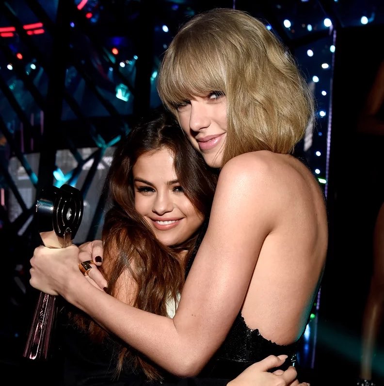SGchartupdate's tweet photo. Taylor Swift and Selena Gomez have planed to start having children at the same time and to become godmothers to each other’s kids (via DailyMail). https://t.co/GHBnvRntre