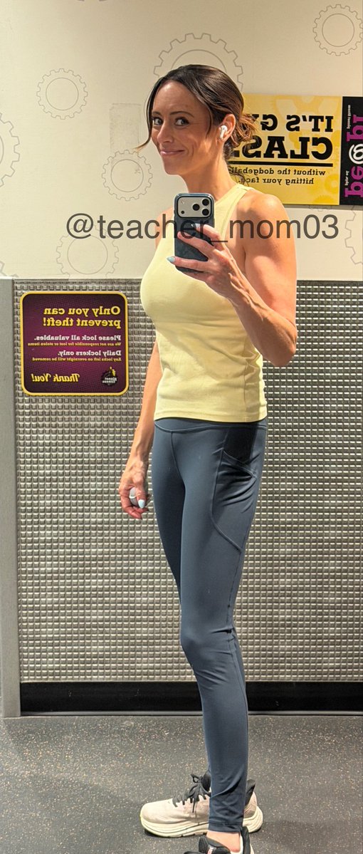 teacher_mom03's tweet photo. Being a mom to teenager girls is tough. Working on my patience &amp; taking out my stress at the gym. Send good vibes my way to keep my patience. 😵‍💫 https://t.co/svFCuwIc13