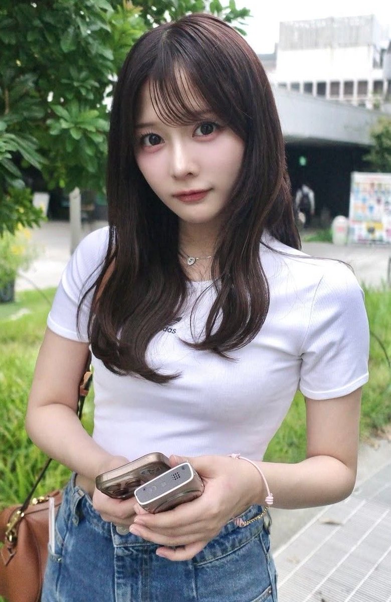 db59420's tweet photo. 細いんだけど細いよ！まじで細いし、でもカリカリじゃなくて女性らしい柔らかさもあるこの感じがまじで理想 https://t.co/WkSe4amO85