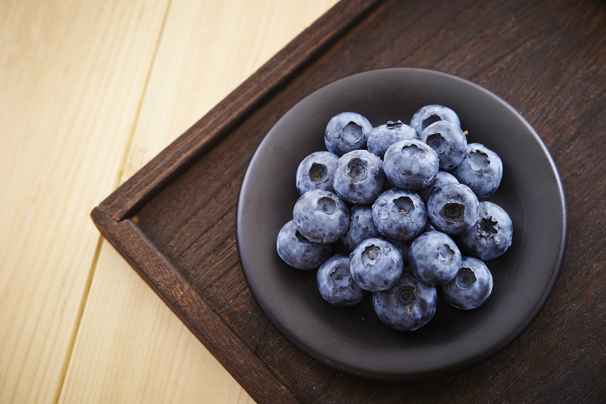 LidaxConstruct's tweet photo. Just tried @LocalFarm’s fresh wild blueberries—bursting with juiciness, no bitter aftertaste, and packed with tiny nutrient seeds. Perfect for morning oats or straight snacking!  #FarmToTable #GroceryFind https://t.co/Q9BxirlKre