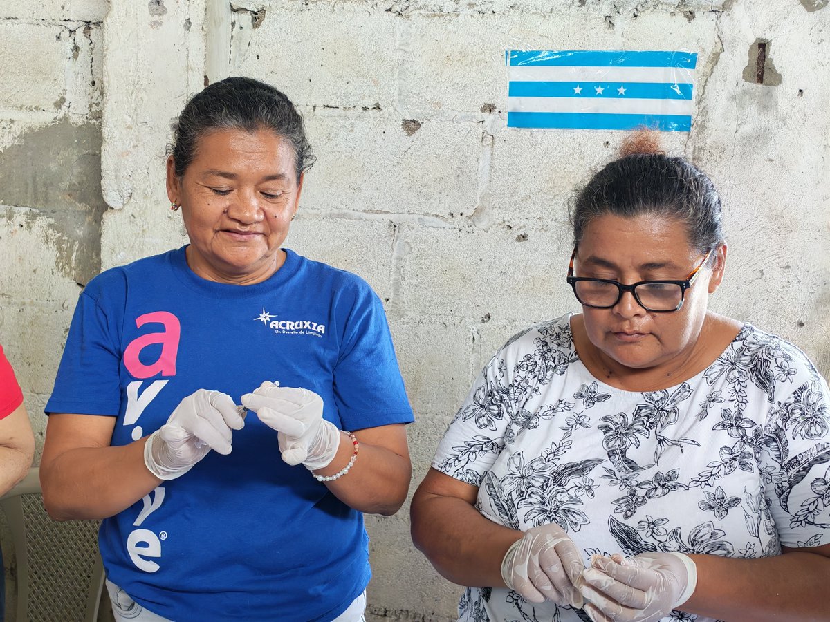 AquilESPueblo1's tweet photo. Gran jornada en Los Ángeles, donde varias mujeres participaron con entusiasmo en nuestro taller de enfermería.
​No hay mayor satisfacción que caminar junto a los vecinos y sentir su respaldo. Seguimos recorriendo los sectores que más lo necesitan, llevando progreso y bienestar. https://t.co/4Xe89DFZO7