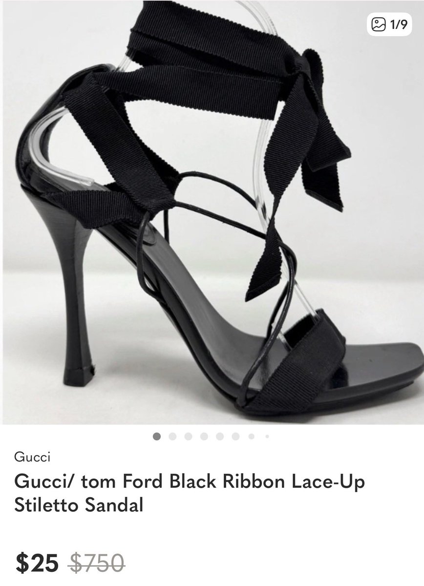 MsPinkstarr's tweet photo. This Gucci 2002 heels sold for $25 fuck https://t.co/jPJDifU2E0