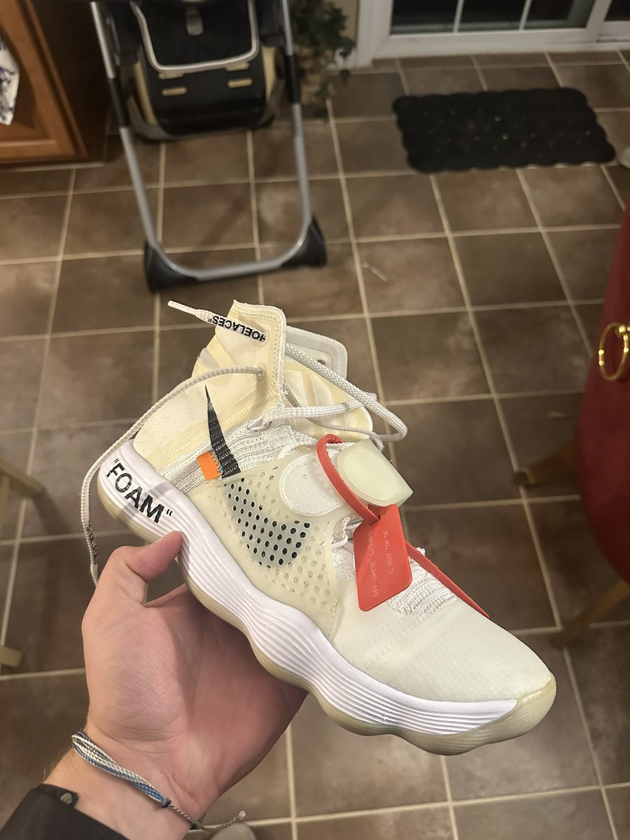 Splashicles's tweet photo. @SoleProviderGHK Still got my pair https://t.co/Qh4EuJJ5iR