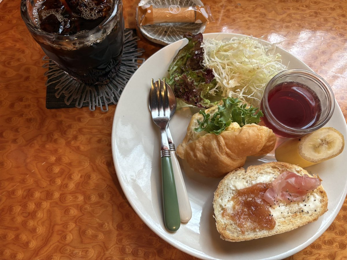 stick_stich's tweet photo. お母さんの病院付き合いがてからお昼兼でモーニングきた。美味しかった。
凄く自分を痛めつけたい(傷付けたい)こんなに体がえらいのにこれ以上痛めつけたら良くない。倒れたいのか？自分。自分を追い込まないといけないと強く思う。もうすでに動けるギリギリのラインなのに。 https://t.co/yfhGPCYKrp