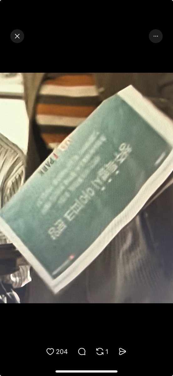 Younglee88's tweet photo. ㅡ 범인을 이미 알고있었던 봉준호 감독?

영화’살인의 추억’은 화성연쇄살인사건을 다룸

실제 범인은 알고 있는 대로 이춘재임.

영화에서 마지막 오렌지주스와 토스트기
그리고 신문 속 광고는 청주 아파트

실제 이춘재의 또 다른 범행은 ‘처제살인사건’
처제한테 토스트기 준다고 유인한 후
오렌지주스에 수면제타서 살인함.

봉준호는 대체 어디까지 조사하고
영화를 만드는 걸까?