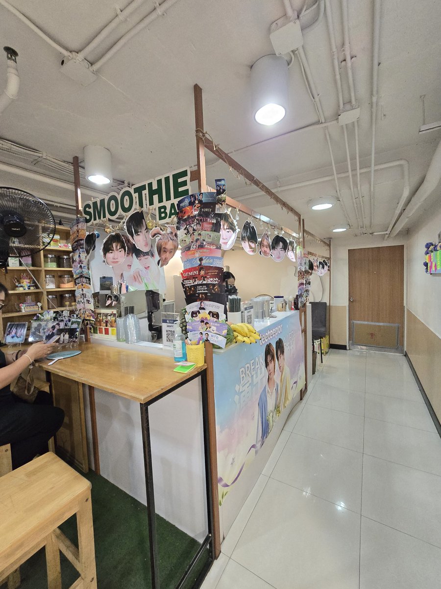 PDisPanda's tweet photo. การ์ดที่ร้านน้ำยังมีอยู่เยอะนะคะนุชมาได้เลยค่า  นี่เรากับกินสะสมไว้ให้ทุกวันเดี๋ยวเอาไปแจกนุชที่ร้านผลิตนะคะ 😄
#เป๊กผลิตโชค
#PeckPaLitChoke https://t.co/e0BPvq22lx