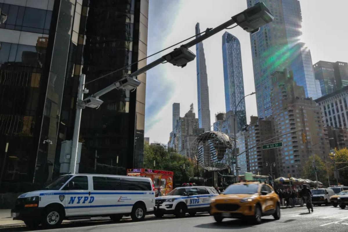 nypost's tweet photo. NYC drivers shell out $9 congestion toll. City admits it failed to improve air quality https://t.co/8zTpGHH5Cn https://t.co/yuZGQqopPW