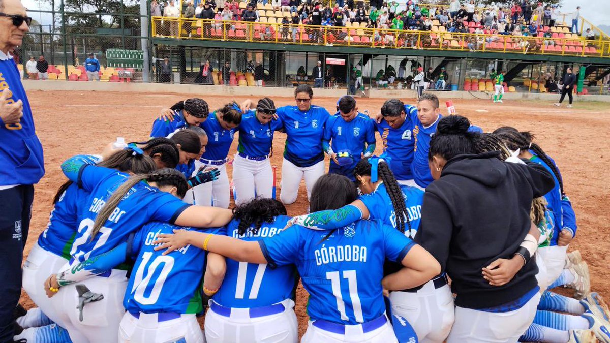 ErasmoZB's tweet photo. Después de 22 años, Córdoba campeón nacional de sóftbol femenino. Felicitaciones a las chicas superpoderosas. 💙🤍💚
Este es el resultado de un proceso que comenzó hace tres años, y que hoy nos entrega a las campeonas de Colombia. 🇨🇴🏆@IndeportesCordo https://t.co/JdJdP1dacz