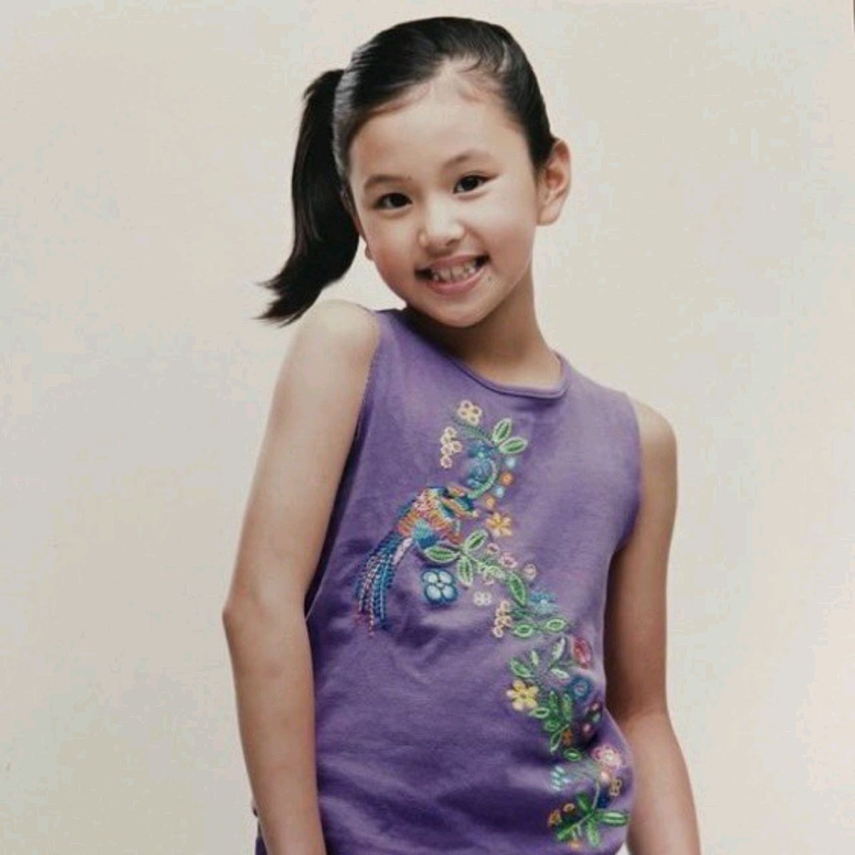 godmitzu's tweet photo. Jeongyeon changed her Bubble profile pic to baby Chaeyoung 😭 https://t.co/bW3VhiDnkJ