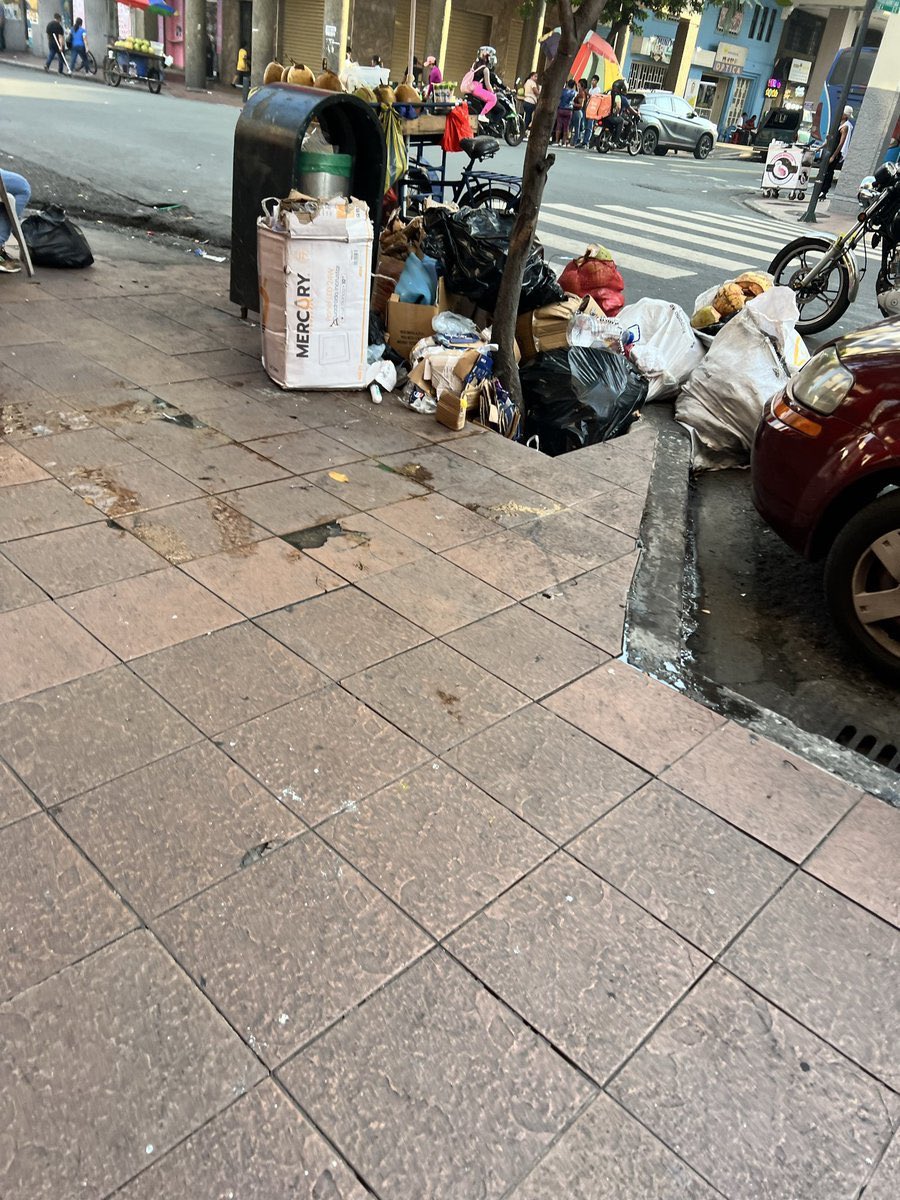 atenciongye's tweet photo. Y así estos sátrapas quieren volver a secuestrar Guayaquil y lo dicen con total desparpajo. Acabaron con todo lo que tocaron y quieren má$$. #GuayaquilSinAlcalde https://t.co/KHU9JDbI61
