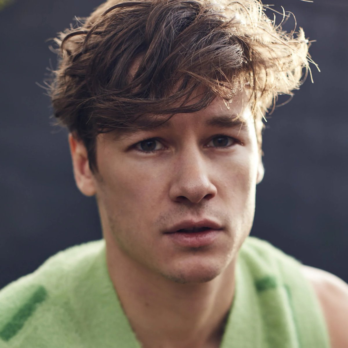 SchwayJohn's tweet photo. He's THE young Hal Jordan casting if that's the direction they wanna take Rebirth

Bares the Kyle Chandler resemblance and it helps that he's another Kyle 😂 https://t.co/LJcVAMovWq