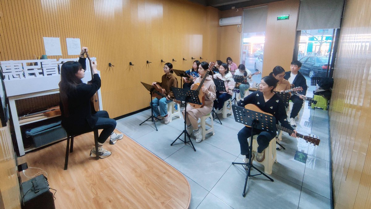 Demanhiko's tweet photo. Campus Music Club jam session tonight 7PM at Student Center Hall 2! All music lovers welcome, bring your instruments or just come vibe with us. Let’s make some noise together! https://t.co/xLbpRAygEl