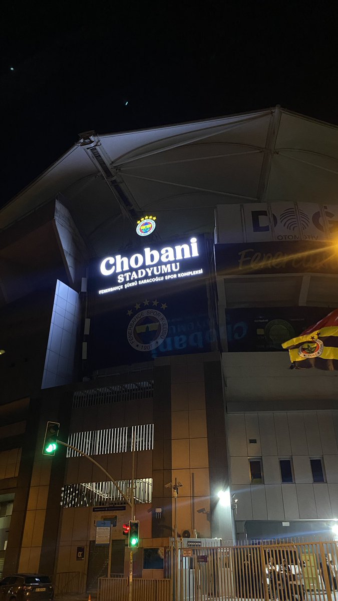 erennocaak's tweet photo. Saat 00:10 |  Hazılıkları tamamlamak için Fenerbahçe Tribün Gençleri son sürat hazırlıklara devam ediyor.

Yapılacak görsel şov için emeği geçen bütün emektar tribüncü arkadaşlarımın şimdiden emeğine ve Fenerbahçe mücadelesine sağlık.

Sadece yarına hazır olun diyorum, başka bir şey demiyorum. :)

📍 Şükrü Saraçoğlu Stadyumu