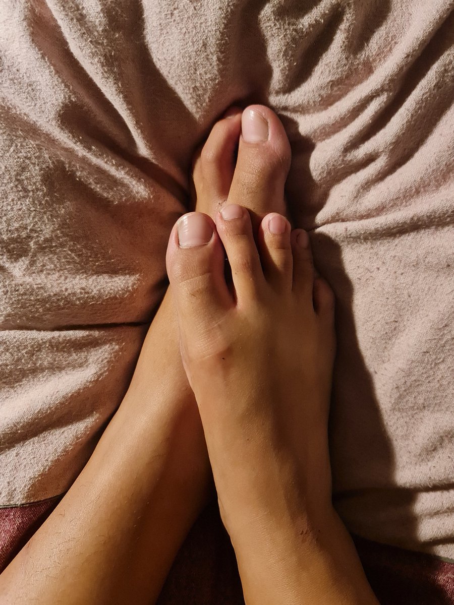 mami_maria_'s tweet photo. Giod night...would be better if you could see them. Please me through throne...😼🙈❤️‍🔥
#footfetish #soles #longtoes #mamimaria #feet #feet https://t.co/F2K6bQz7Qt