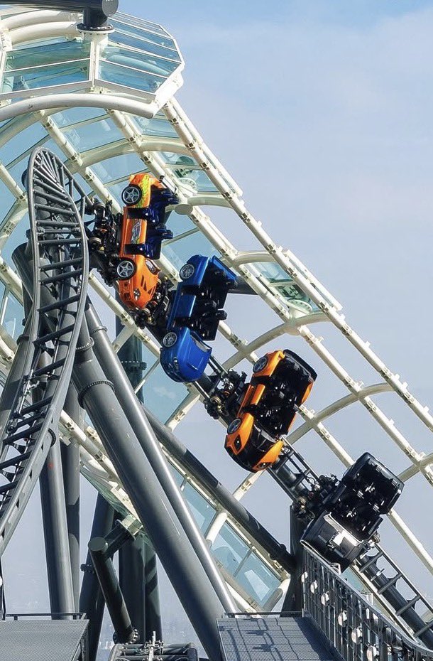 DiscussingFilm's tweet photo. Christopher Nolan was invited to ride the new ‘FAST &amp; FURIOUS’ rollercoaster at Universal Studios Hollywood today.

(via: @Coaster101) https://t.co/N3pJ7IHt6o