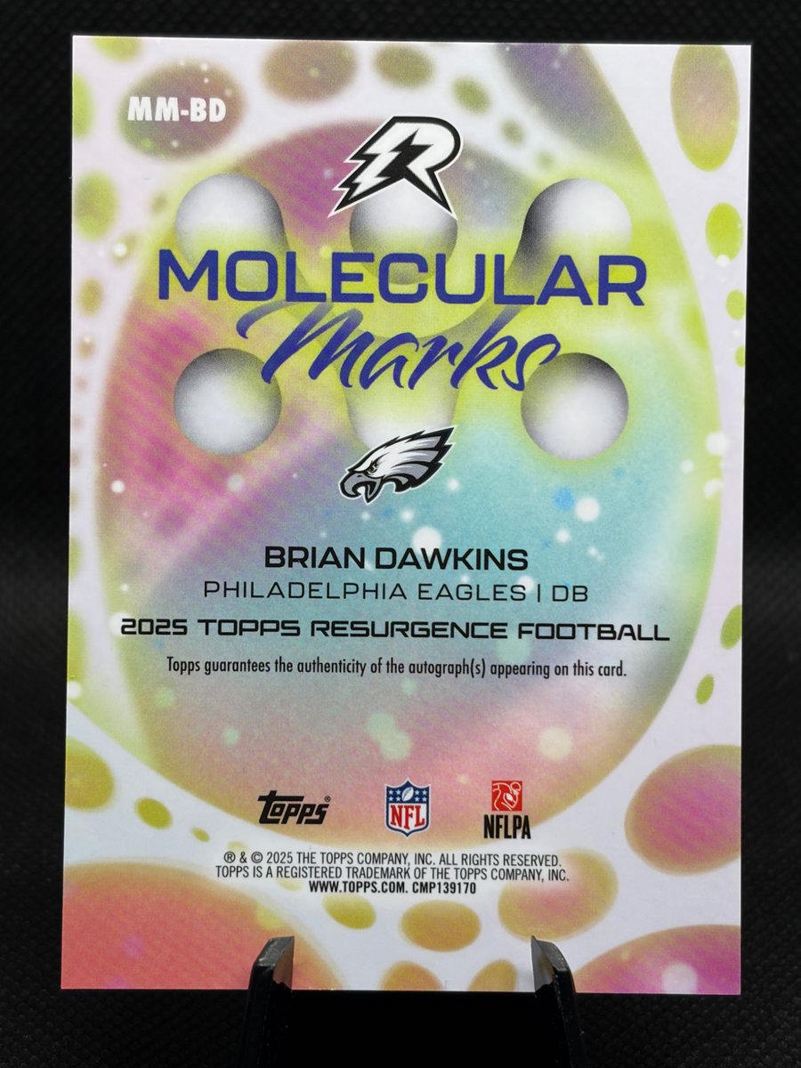 TheAskRawr's tweet photo. ⚡ NEW RAWR ELITE LISTING ⚡

Brian Dawkins 🦅
2025 Topps Resurgence Molecular Marks
✨ Gold Power Surge
✍️ Auto + “God Bless!! :)” inscription
🔥 35/50

Easily the best card I’ve ever pulled — and the Molecular Marks finish on this thing is absolutely ridiculous under the light.

I’m not an Eagles collector, so it’s time for Weapon X to find a home with someone who’ll appreciate it more than I will.

Available now on the RAWR eBay store 👀

#FlyEaglesFly #BrianDawkins #Eagles #FootballCards #TheHobby