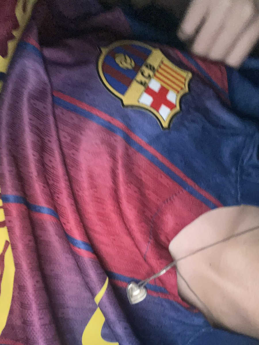 sakurizei's tweet photo. seeee no barcelona eu for camisa dezzz 🎶🎶🎶 https://t.co/9MAxtqAsy0