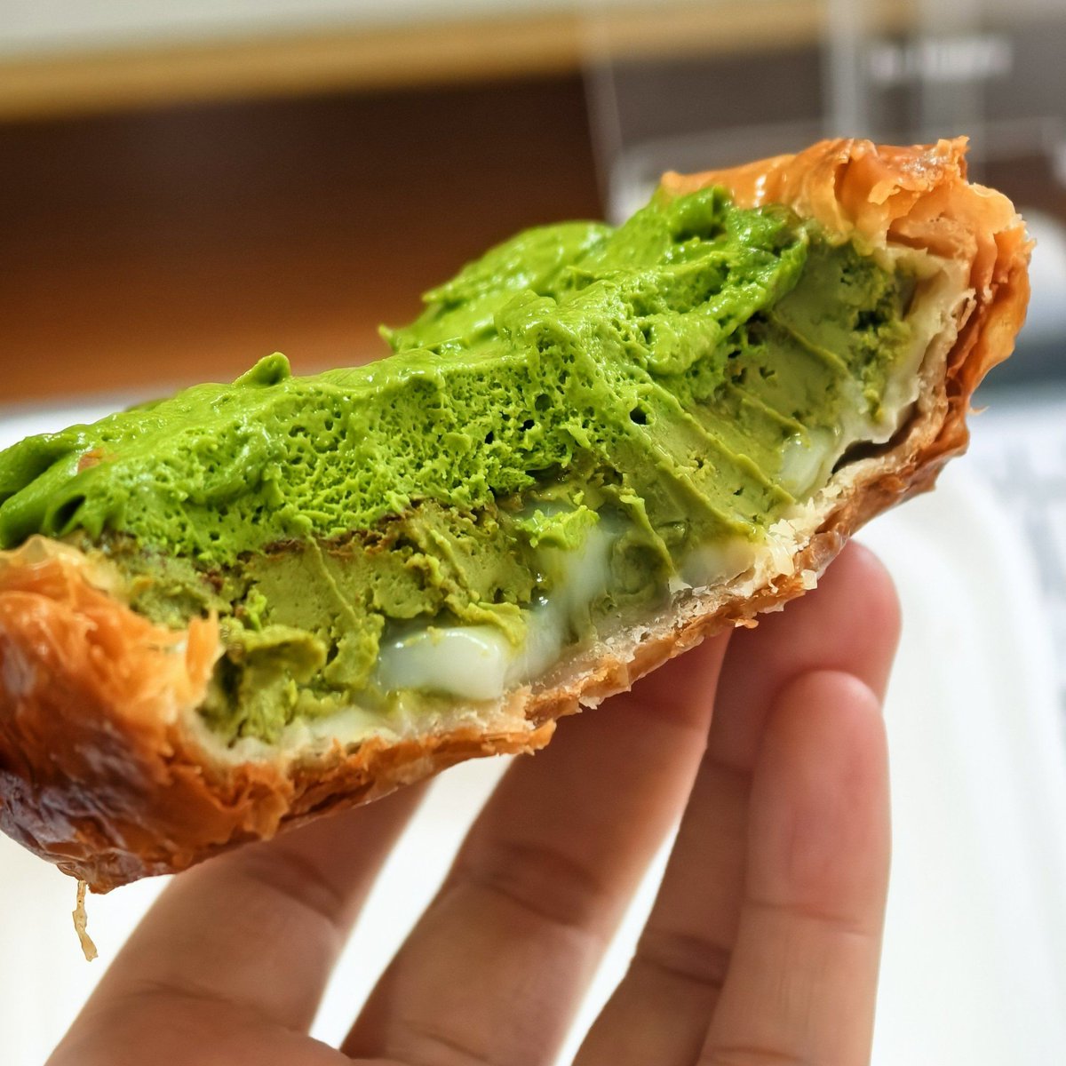 FayeBabs3's tweet photo. Just shared a bag of my favorite matcha mochi with my desk mate!  Nothing beats small snacks + good company to power through the afternoon. Who’s your go-to snack buddy https://t.co/pnMePxfMCj
