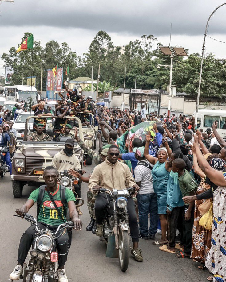 _BeFootball's tweet photo. Les MAGNIFIQUES images des Camerounaises 🇨🇲 accueillies en HÉROS à Yaoundé après leur sacre en finale de CAN ✨🏆

📸 @brfootball https://t.co/obzTY5sYPJ