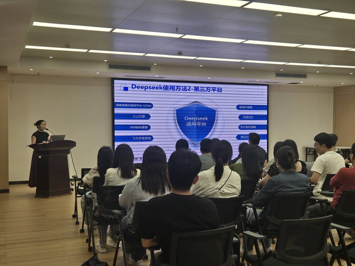 fer01XD's tweet photo. Just wrapped up a fantastic workshop on digital marketing strategy! Learned actionable tactics to boost brand reach and connect with audiences more effectively. Big thanks to the organizers and fellow attendees for the insightful discussions! https://t.co/scd1Anh6uV