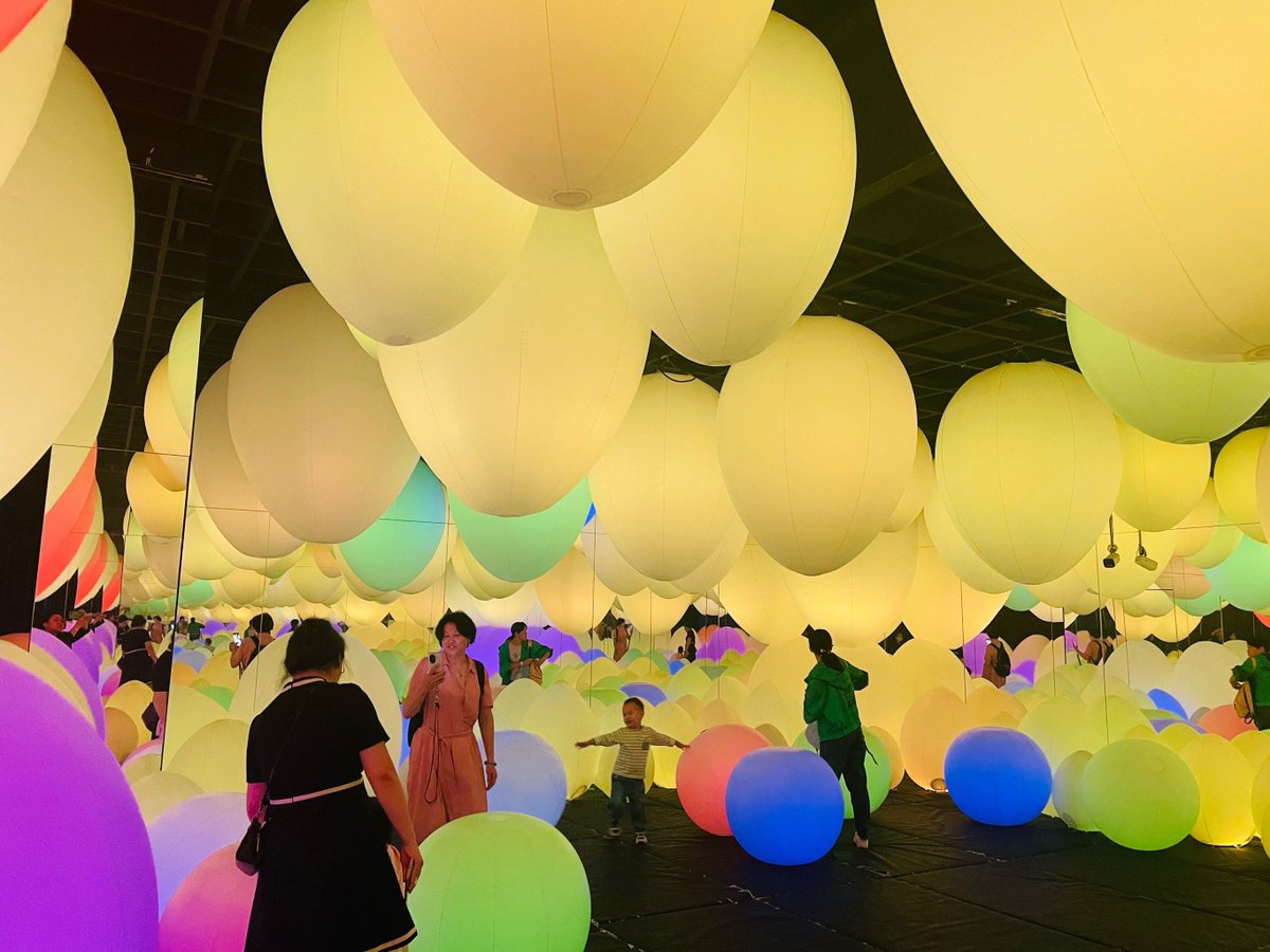 DickWinzeler's tweet photo. Step into this immersive watercolor installation where soft blues blend with light to let your mind wander. Today only at City Art Space – don’t miss it! https://t.co/p0jmpbKAxp