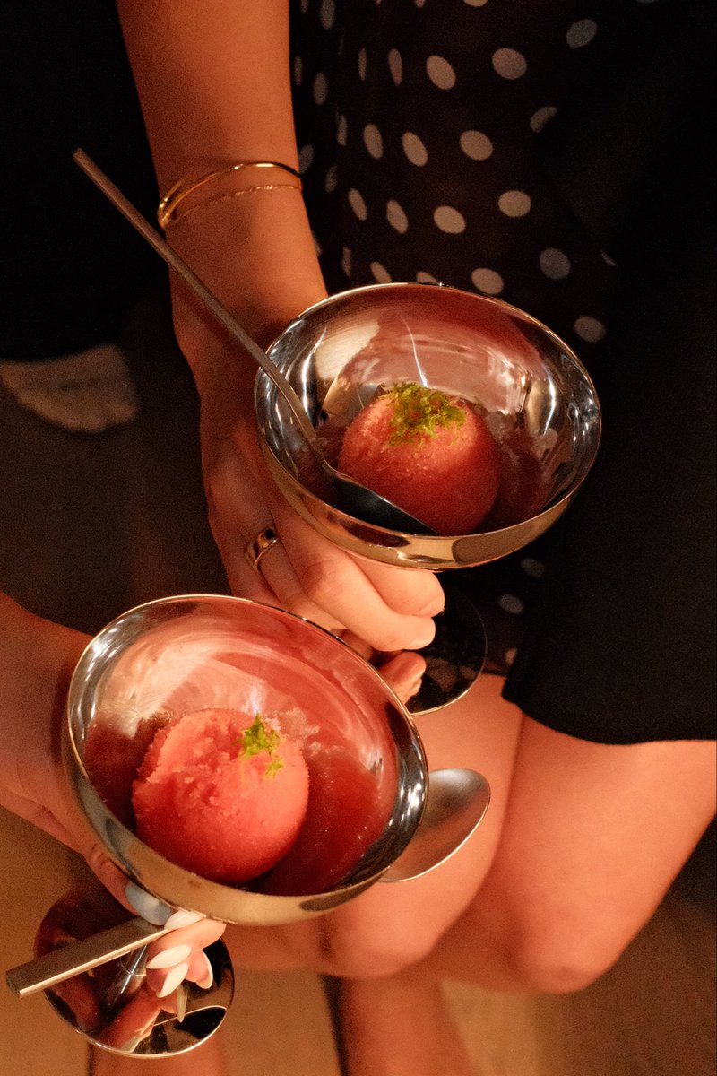 vivzhuu's tweet photo. lil nyc side quest: invite 5 friends who don’t know each other, have them each bring a +1 i don’t know, and turn a mexican dinner into a 5-course ice cream tasting menu :)

i: watermelon lime agua fresca
ii: chips &amp; guac
iii: elote
iv: birria taco
v: mexican hot chocolate https://t.co/JJyrXIEwUT
